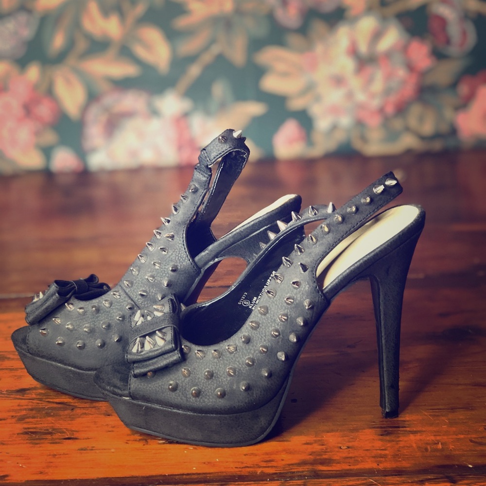 Spiked Black Pumps